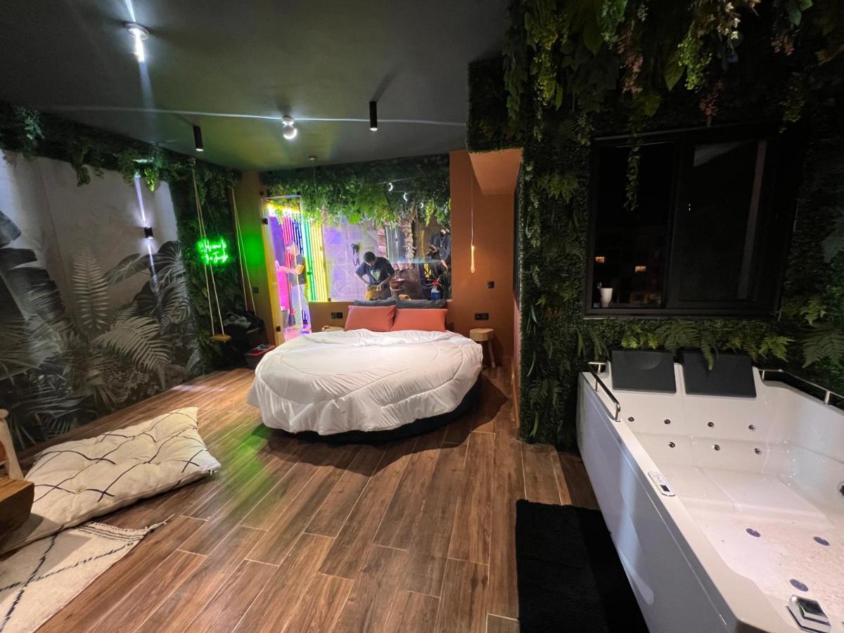 Jungle Au Centre De Marrakech Avec Jacuzzi ! Bed & Breakfast Marrakesh Exterior photo